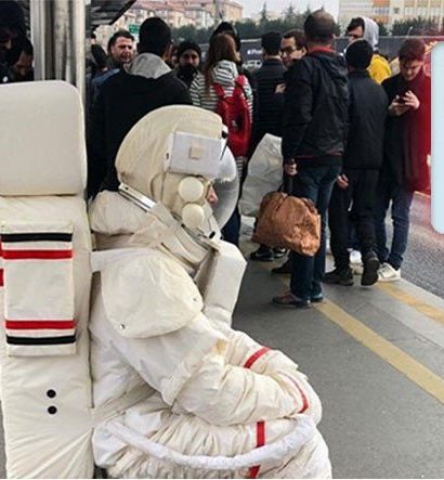 Uzaya Gitme Fikri Şimdiden Heyecan Yarattı: Sosyal Medyadan İlginç Paylaşımlar Gelmeye Başladı